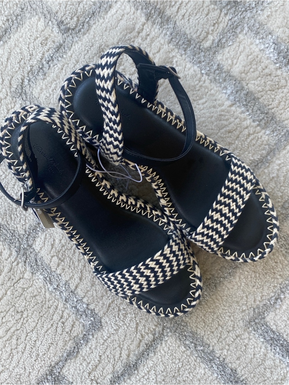 Universal Thread - Women's Madeline Woven Platform Sandal Black. 11 NWT - Picture 5 of 9